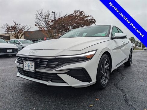 Certified 2025 Hyundai Elantra SEL image 8