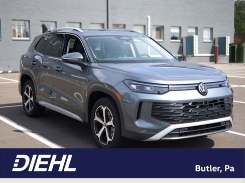 New 2025 Volkswagen Tiguan SE image 1