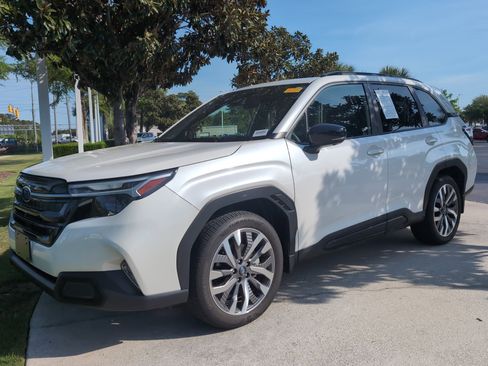 Used 2025 Subaru Forester Touring image 5