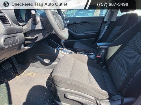 Used 2017 Kia Forte LX image 8