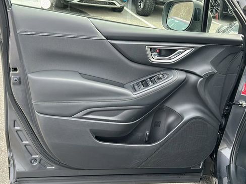 Used 2023 Subaru Forester Premium image 9