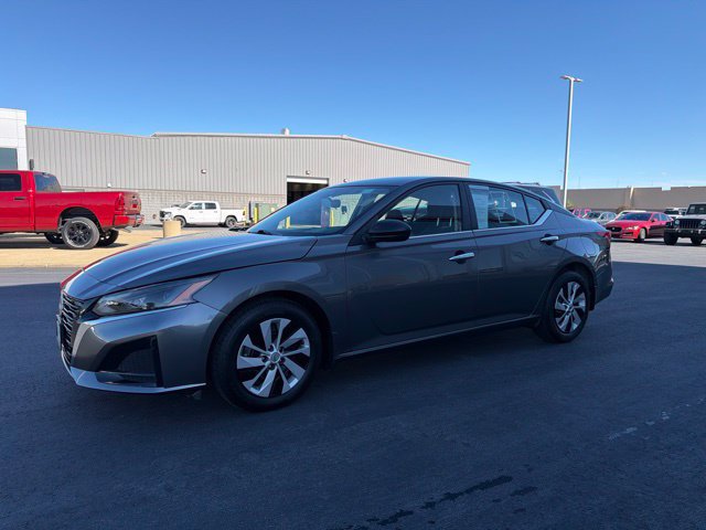 Used 2025 Nissan Altima 2.5 S FWD image 2
