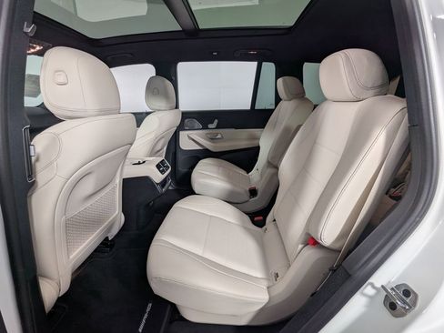 Used 2025 Mercedes-Benz GLS 450 4MATIC image 14