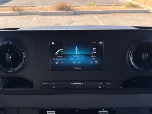 Used 2021 Mercedes-Benz Sprinter 2500 image 32