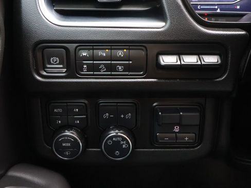 Used 2024 Chevrolet Suburban High Country w/ Max Trailering Package image 36