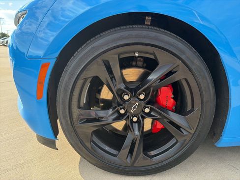 Used 2023 Chevrolet Camaro LT w/ Technology Package RWD image 9
