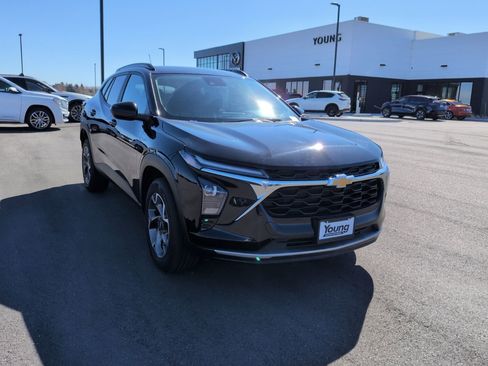 Used 2025 Chevrolet Trax LT image 1