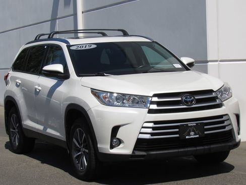Certified 2019 Toyota Highlander XLE AWD/4WD image 2
