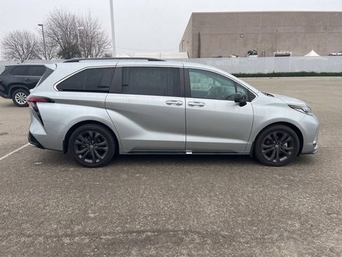 Used 2024 Toyota Sienna XSE image 4