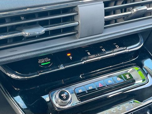 Used 2024 Lincoln Corsair Premiere image 17