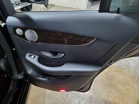 Used 2017 Mercedes-Benz GLC 300 4MATIC image 24