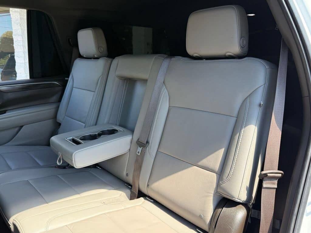 Used 2021 Chevrolet Tahoe Z71 w/ Luxury Package AWD/4WD image 19