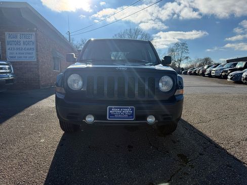 Used 2014 Jeep Patriot Latitude w/ Freedom Edition Package image 8