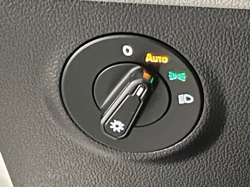 Used 2022 Volkswagen Taos S image 15