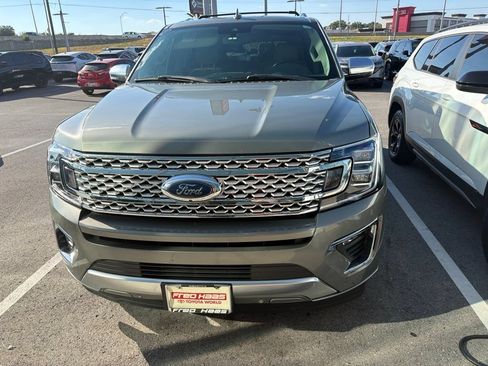 Used 2019 Ford Expedition Platinum RWD image 2
