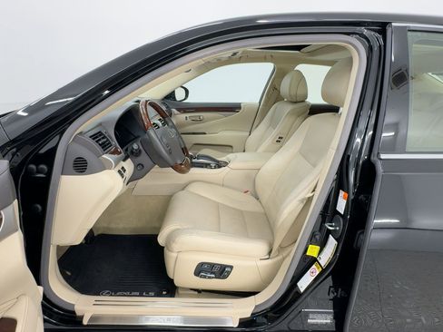 Used 2015 Lexus LS 460 w/ Comfort Package image 5