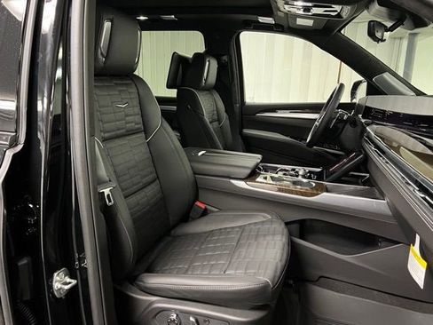 New 2026 Cadillac Escalade ESV Platinum Sport w/ LPO, ONYX Package image 17