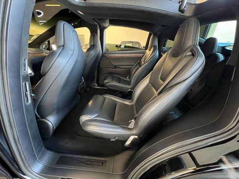 Used 2018 Tesla Model X 75D image 25