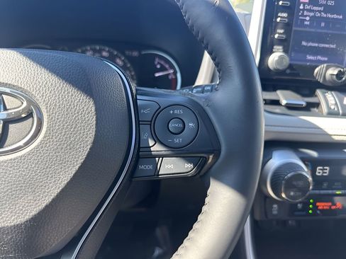 Used 2019 Toyota RAV4 Limited image 16