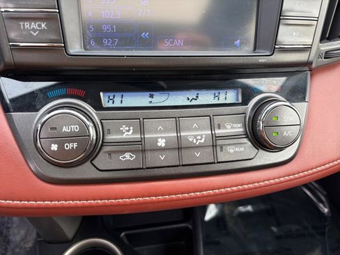 Used 2013 Toyota RAV4 Limited image 22