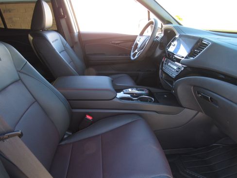 Used 2025 Honda Ridgeline Black Edition image 10