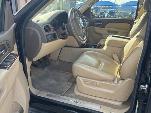 Used 2013 Chevrolet Avalanche LTZ image 6