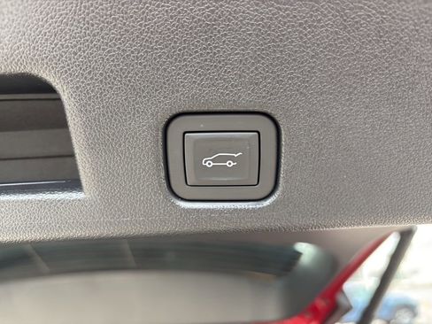 Used 2025 GMC Acadia Denali image 27