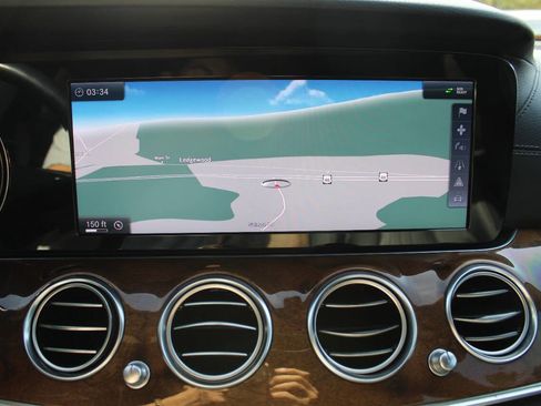 Used 2017 Mercedes-Benz E 300 4MATIC image 40