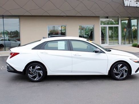 Certified 2025 Hyundai Elantra Sport FWD image 2
