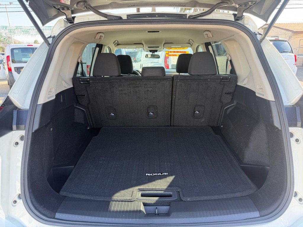 Used 2024 Nissan Rogue S FWD image 38