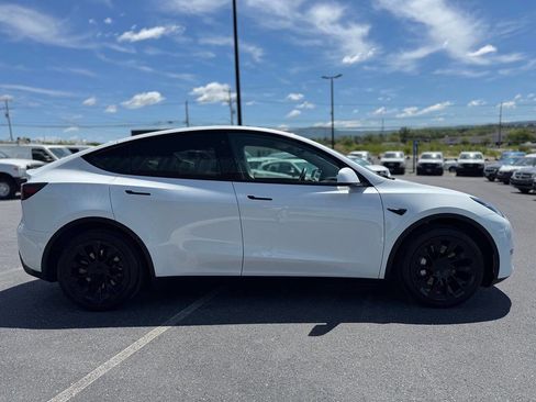 Used 2022 Tesla Model Y Long Range AWD/4WD image 44