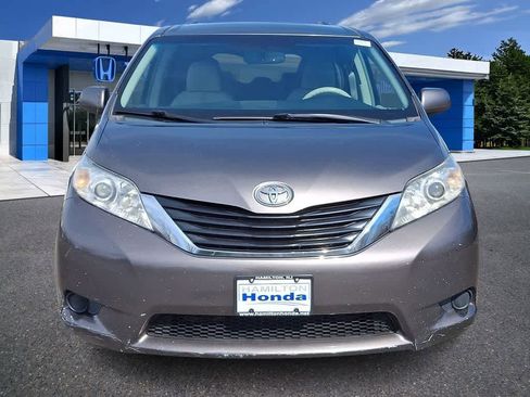 Used 2011 Toyota Sienna LE image 28