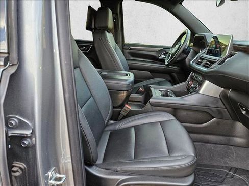 Used 2024 Chevrolet Suburban Z71 w/ Luxury Package image 24