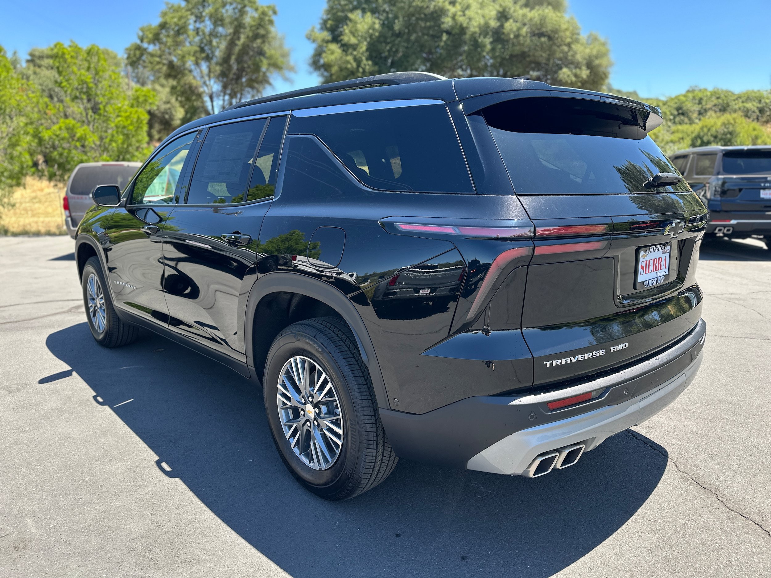 Used 2025 Chevrolet Traverse LT w/ Enhanced Driving Package AWD/4WD image 6