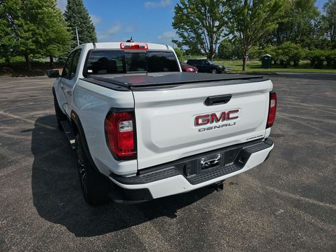 Used 2025 GMC Canyon Denali AWD/4WD image 3