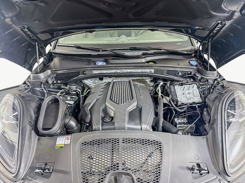 Used 2023 Porsche Macan image 38