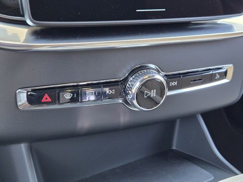 New 2026 Volvo XC90 B6 Plus w/ Protection Package Premier image 22