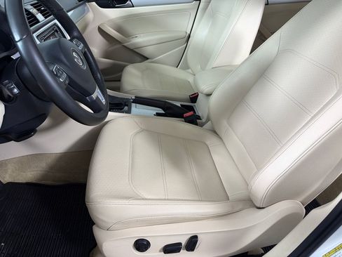 Used 2012 Volkswagen Passat TDI SE FWD image 12