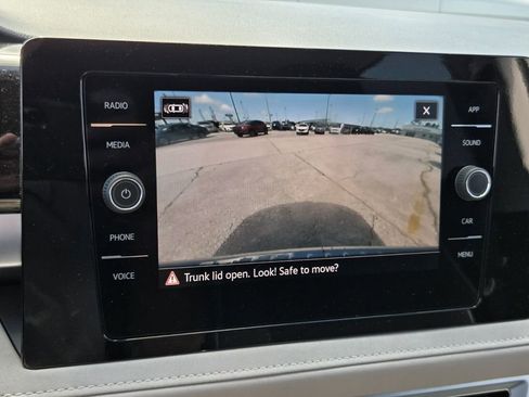Used 2025 Volkswagen Taos SE FWD image 25