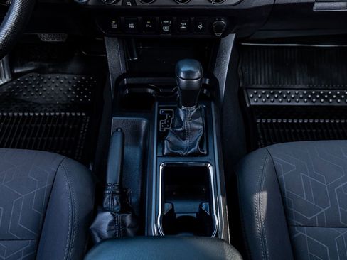 Used 2018 Toyota Tacoma TRD Off-Road w/ Technology Package image 26