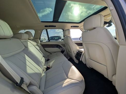Used 2024 Land Rover Range Rover SE image 13