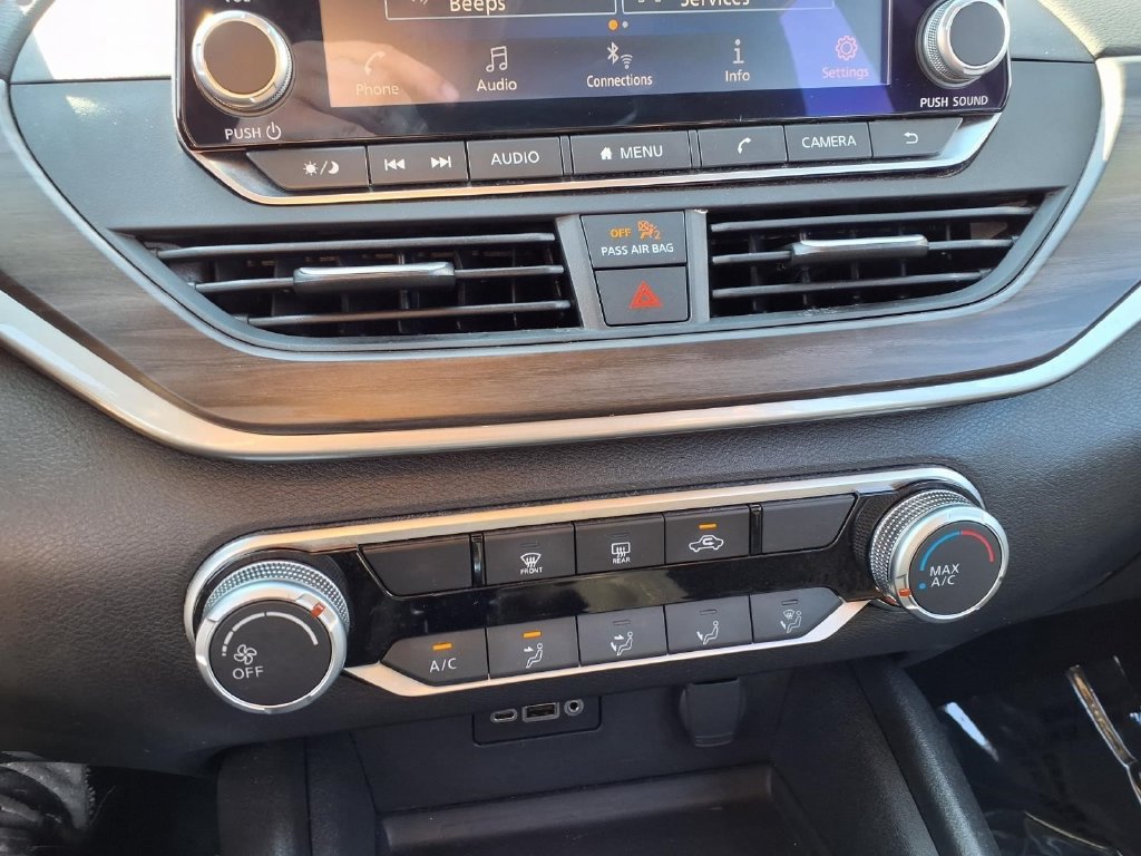 Used 2025 Nissan Altima 2.5 SV FWD image 10