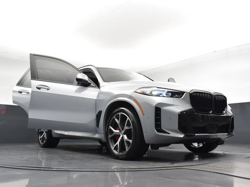 Used 2024 BMW X5 xDrive40i w/ M Sport Package AWD/4WD image 28