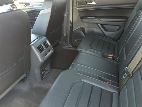 Certified 2020 Volkswagen Atlas Cross Sport SEL Premium image 17