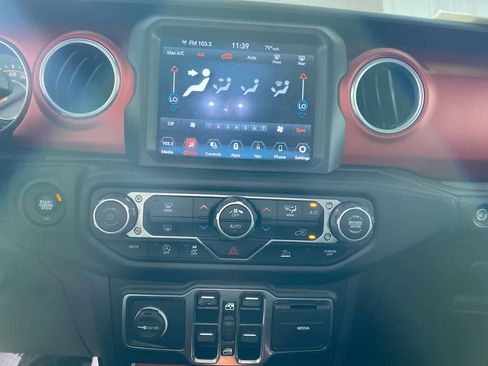 Used 2023 Jeep Wrangler Unlimited Rubicon image 27