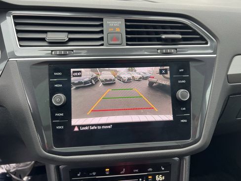 Used 2022 Volkswagen Tiguan SE w/ Panoramic Sunroof Package image 19
