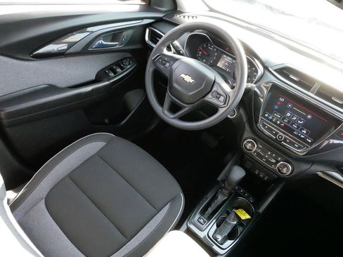 Used 2023 Chevrolet TrailBlazer LT w/ Convenience Package image 9