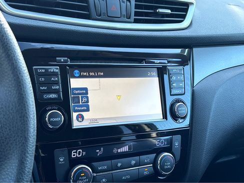 Used 2015 Nissan Rogue SV w/ SV Premium Package image 7