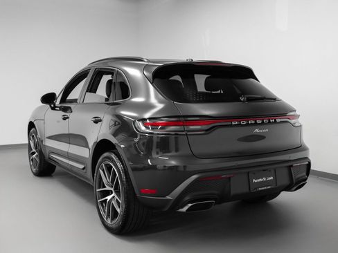 Certified 2025 Porsche Macan image 3