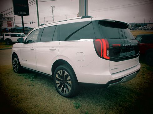 New 2025 Ford Expedition Platinum w/ Driver's Package image 20